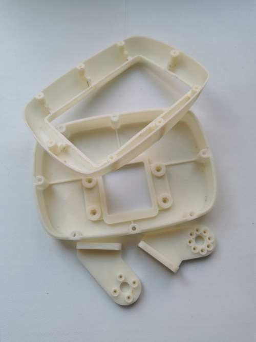 Корпус с кронштейнами